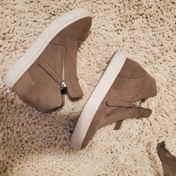 Steve Madden Shoes - Steve Madden Taupe Caliber Sneakers 👟